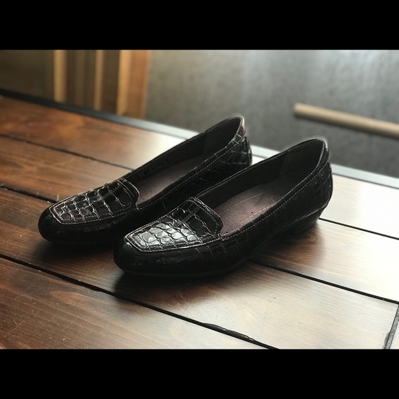 Clark’s Patent Leather Shoes - Picture 2 of 5